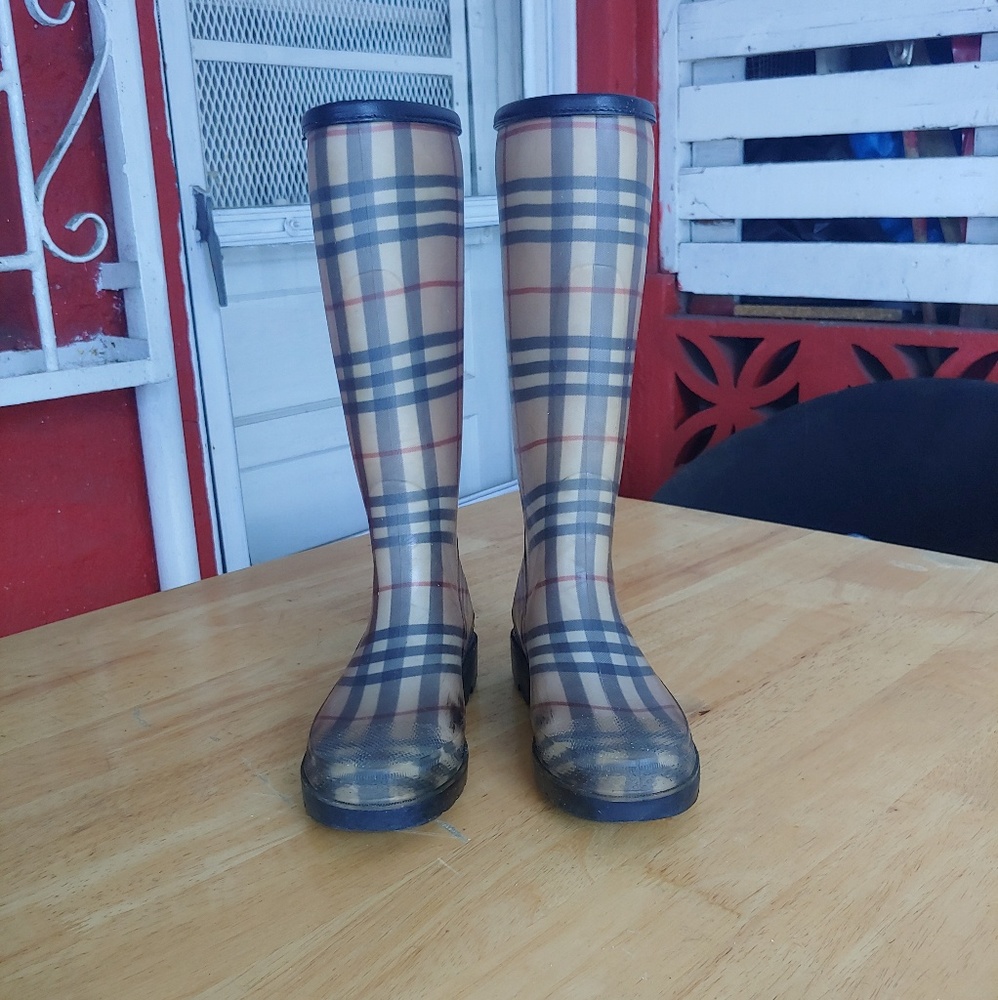 Burberry classic checked Rain Boots. - Picture 1 of 8